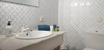 Un baño de Casa única con jardín a 45 metros de la playa. BE