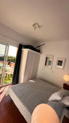 Cama o camas de una habitación en Apartamento con jardín a 11 metros de la playa. CG.