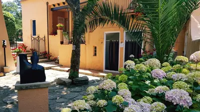 Jardín al aire libre en Apartamento con jardín a 11 metros de la playa. CG.