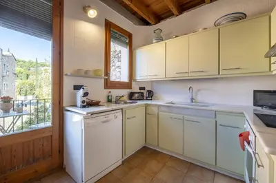Una cocina o zona de cocina en Sleep & Stay Arab Baths Ático Apartment