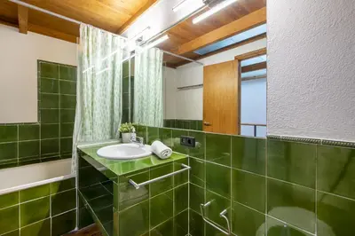 Un baño de Sleep & Stay Arab Baths Ático Apartment