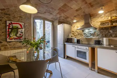 Una cocina o zona de cocina en Apartamento Baños Arabes con jardín