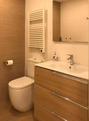 Un baño de Nuevo Apartamento Moderno Elisa - a 80 metros de la playa para 5 personas