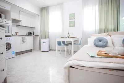 Una cocina o zona de cocina en AL01 Estudio 250 m de playa de Fenals, Costa Brava