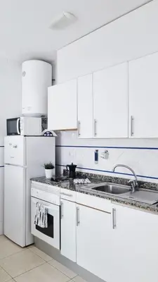 Una cocina o zona de cocina en Costa Brava-St Antoni de Calonge apartament per parelles i famílies petites