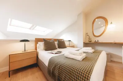 Cama o camas de una habitación en Bravissimo Pons i Martí, 2-bedroom duplex