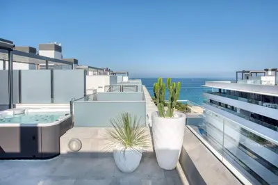 Un balcón o terraza de Penthouse on the first line