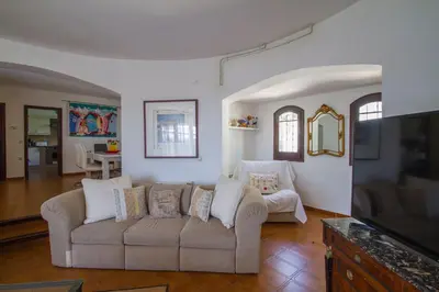 Una televisión o centro de entretenimiento en Club Villamar - Cantonada