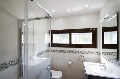Un baño de Club Villamar - Nepal