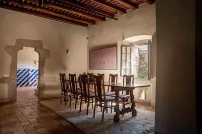 Una televisión o centro de entretenimiento en Deco - Casa Castell de Peratallada