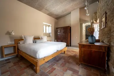 Cama o camas de una habitación en Deco - Casa Castell de Peratallada