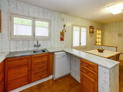 Una cocina o zona de cocina en Holiday Home La Marina Blanca by Interhome