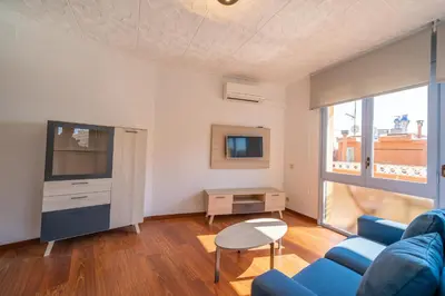 Una televisión o centro de entretenimiento en HomeHolidaysRentals Elodie