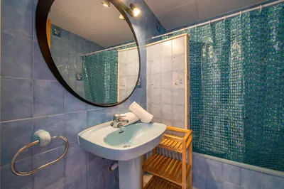 Un baño de HomeHolidaysRentals Elodie