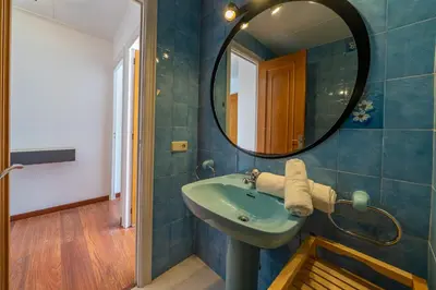 Un baño de HomeHolidaysRentals Elodie