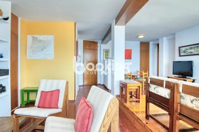 Una televisión o centro de entretenimiento en Sicamar Apartament per 5 persones a primera línia de mar amb plaça d'aparcament