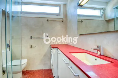 Un baño de Sicamar Apartament per 5 persones a primera línia de mar amb plaça d'aparcament