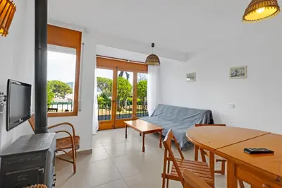 Una televisión o centro de entretenimiento en H-13 Calella de Palafrugell 4 PAX