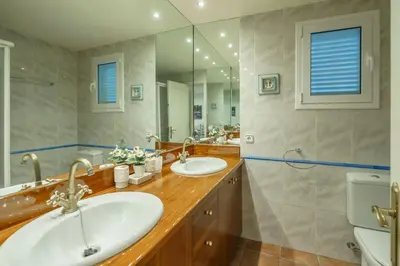 Un baño de CA-4 CALELLA DE PALAFRUGELL 4 PAX