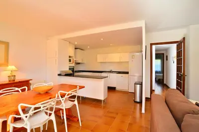 Una cocina o zona de cocina en N-3 CALELLA DE PALAFRUGELL 4 PAX