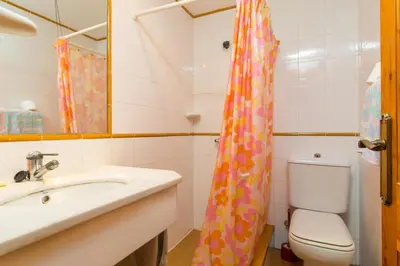 Un baño de L-1 CALELLA DE PALAFRUGELL 8 PAX