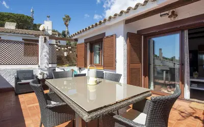Un balcón o terraza de Casa Tossa – Piscina, Vistas Mar y A/C (6 pax)