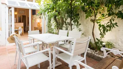 Un patio o zona al aire libre en Villa Monturiol