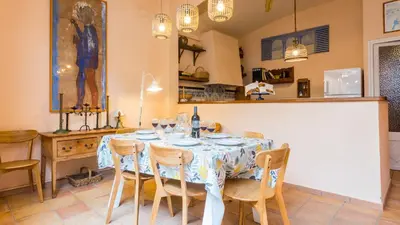 Una cocina o zona de cocina en Villa Monturiol