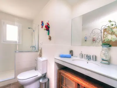 Un baño de Holiday Home Mas Ambros by Interhome