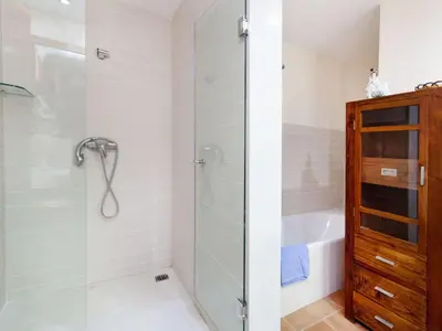 Un baño de Holiday Home Mas Ambros by Interhome