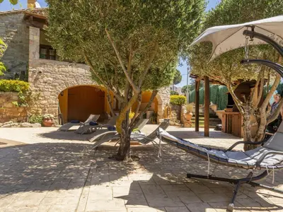 Jardín al aire libre en Holiday Home Mas Ambros by Interhome