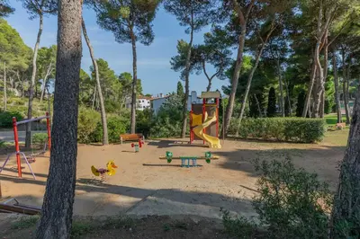 Zona de juegos infantil en Cala Nostra - Vero