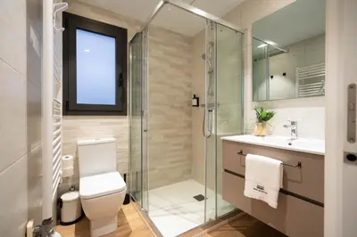 Un baño de Modern Central Apartment Building