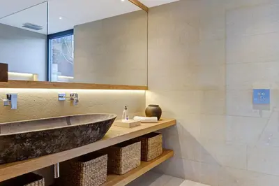 Un baño de Villa Tamariu