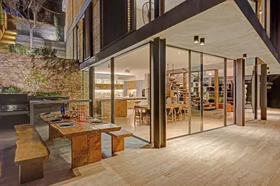 Un restaurante o sitio para comer en Villa Tamariu