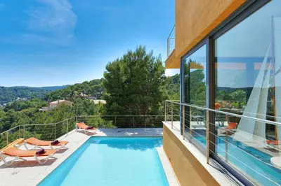 Piscina en o cerca de Naranja