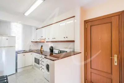 Una cocina o zona de cocina en Antora C by SeaMount Rentals