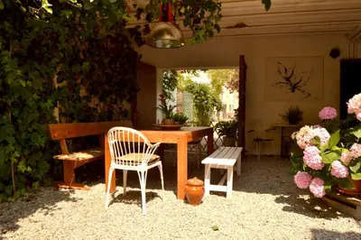 Jardín al aire libre en Marakasa B&B