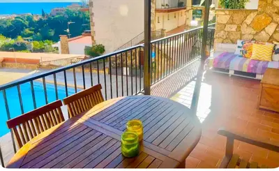 Un balcón o terraza de MIRAMAR , TOSSA DE MAR, con piscina
