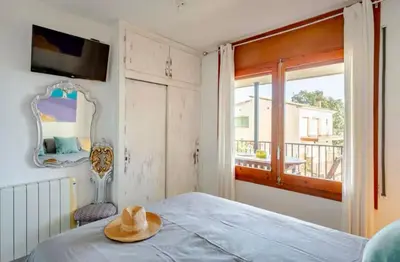Cama o camas de una habitación en MIRAMAR , TOSSA DE MAR, con piscina