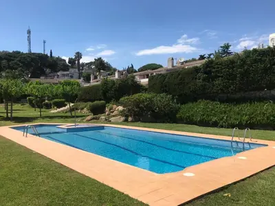 Piscina en o cerca de Casita blanca con fibra óptica y piscina cominutaria