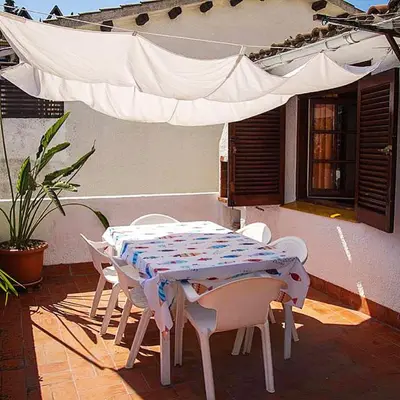 Un balcón o terraza de Casita blanca con fibra óptica y piscina cominutaria