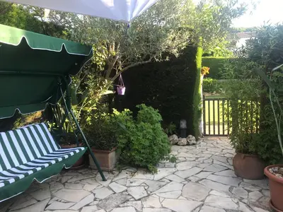 Jardín al aire libre en Casita blanca con fibra óptica y piscina cominutaria
