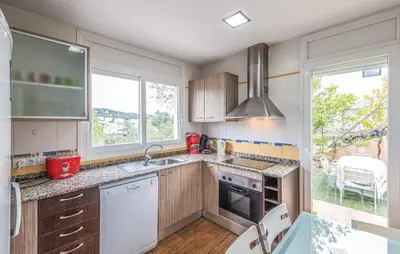 Una cocina o zona de cocina en Villa Caravan 6 people 7 kms Lloret de mar
