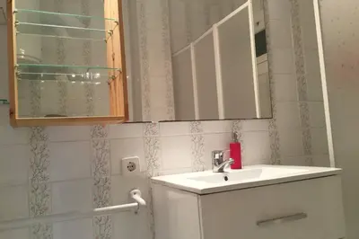 Un baño de APARTAMENTO JUNTO AL MAR CON JARDIN COMUNITARIO Y PARKING
