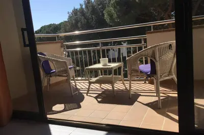 Un balcón o terraza de APARTAMENTO JUNTO AL MAR CON JARDIN COMUNITARIO Y PARKING