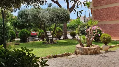 Jardín al aire libre en APARTAMENTO JUNTO AL MAR CON JARDIN COMUNITARIO Y PARKING