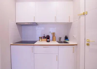 Una cocina o zona de cocina en Budget Beach Studio 24