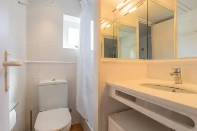 Un baño de C-5 CALELLA DE PALAFRUGELL 5 PAX