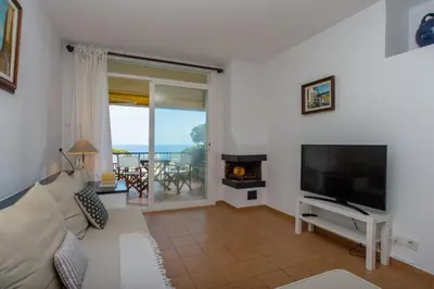 Una televisión o centro de entretenimiento en C-5 CALELLA DE PALAFRUGELL 5 PAX
